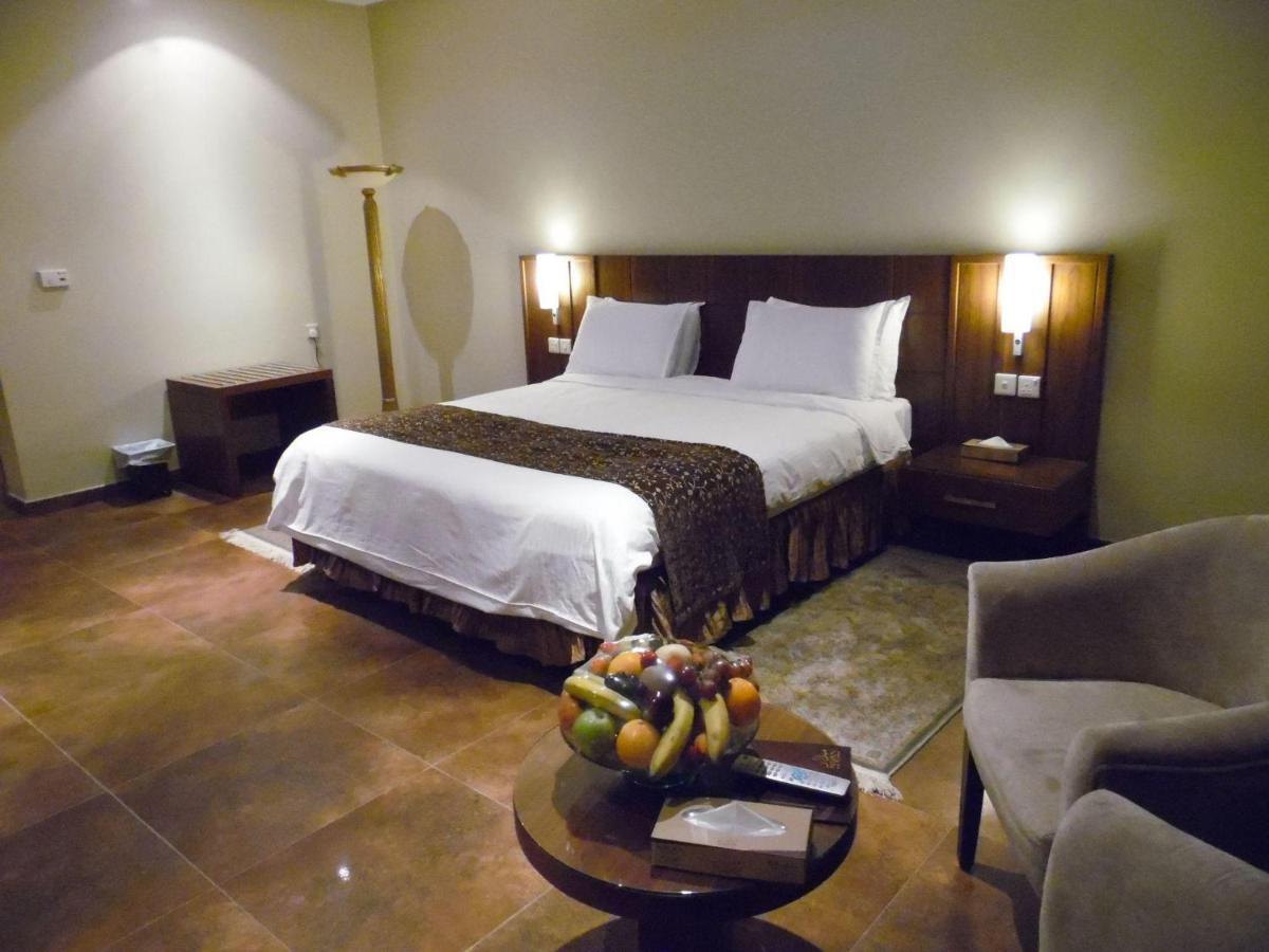 Milan Deluxe Suites Khobar Buitenkant foto